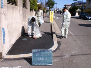 西伊敷の市道で道路清掃を行いました。