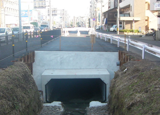 鹿児島３号東西道路荒田川１工区函渠設置工事