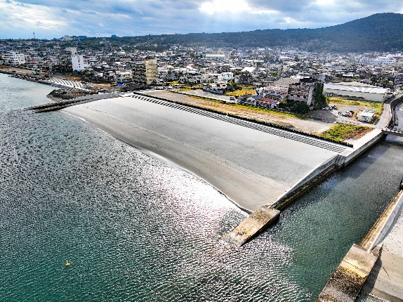 令和４年度指宿港海岸（湯の浜地区）護岸（改良）外１件工事（第２次）